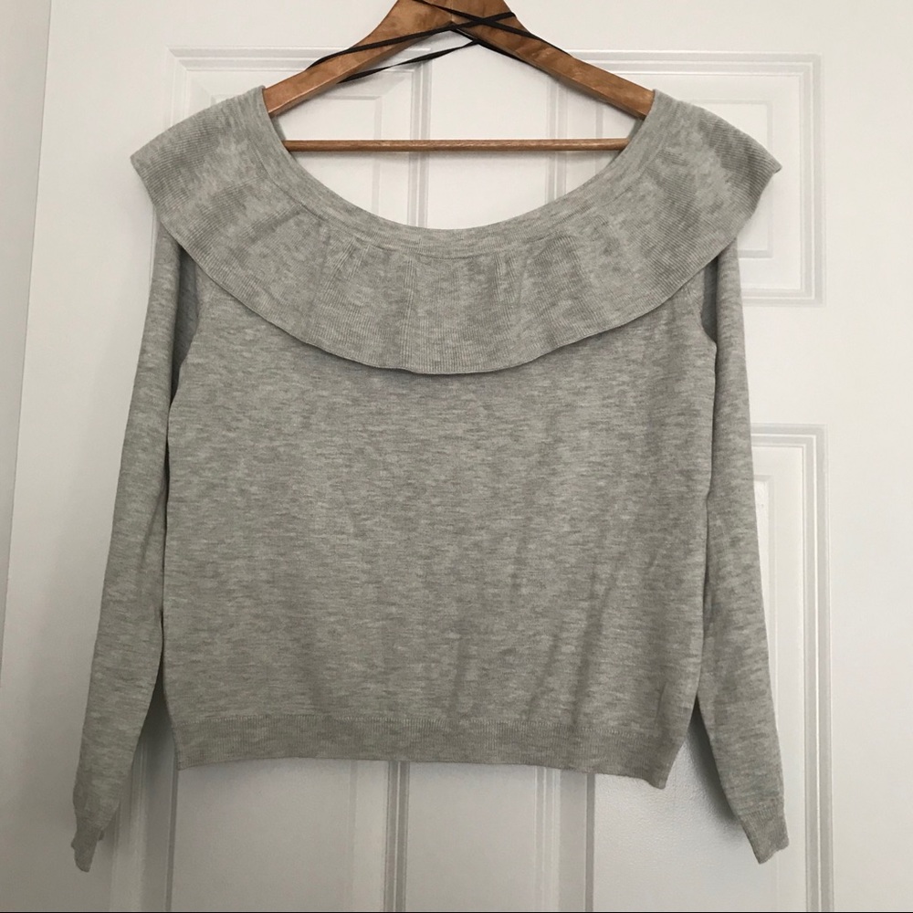 🌟New Listing🌟New H&M Off Shoulder Sweater